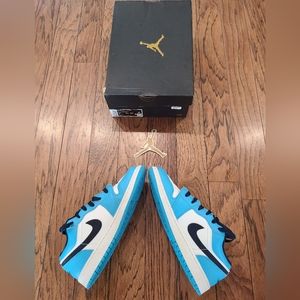 Air Jordan 1 Low (GS) 7Y White/Dk Powder Blue/Obsidian w/Box & Sticker